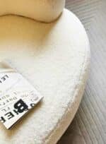 ⁦كرسي من البوكليه والخشب السويدي  60x70x55 سم - أبيض⁩ - الصورة ⁦4⁩