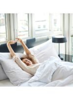 ⁦مخده نوم طويلة سادة من مايكروفايبر - أبيض 150x50سم⁩ - الصورة ⁦2⁩