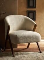 ⁦كرسي من البوكليه وأرجل خشب سويدي بني غامق 60x70x60 سم  - أبيض⁩ - الصورة ⁦2⁩