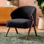 كرسي من البوكليه وأرجل خشب سويدي بني غامق 60x70x60 سم - أسود