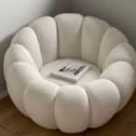 كرسي جانبي من البوكليه والخشب السويدي - بيج فاتح